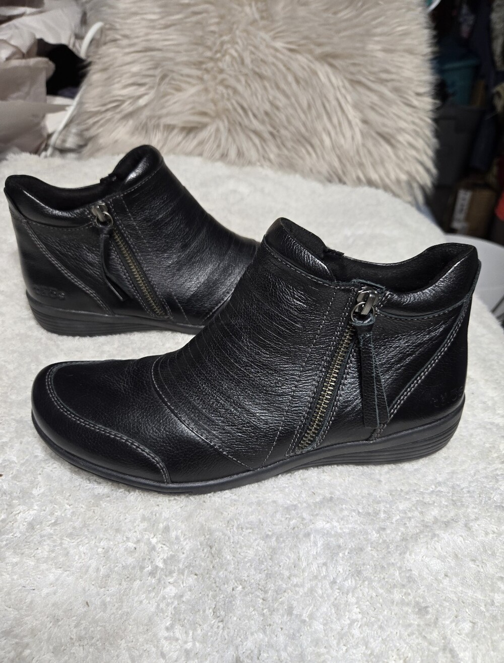 Taos Habit Women’s Black Leather Side Zip Ankle Booties Sz 8.5 Like New